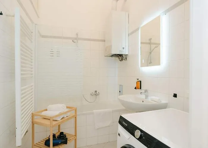 Cool 3br Close To Free Parking דירה וינה