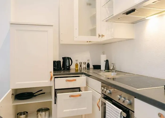 Cool 3br Close To Free Parking דירה
