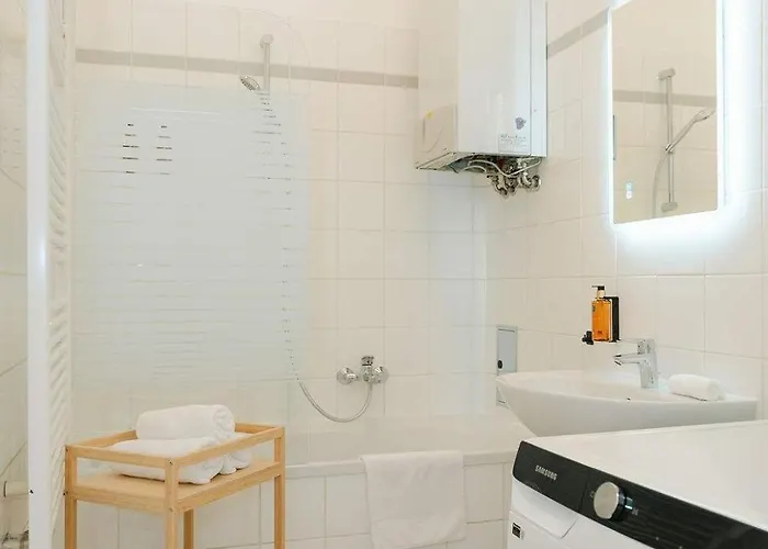 Cool 3br Close To Free Parking