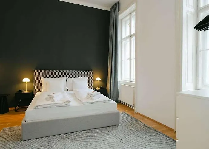 Cool 3br Close To Free Parking דירה