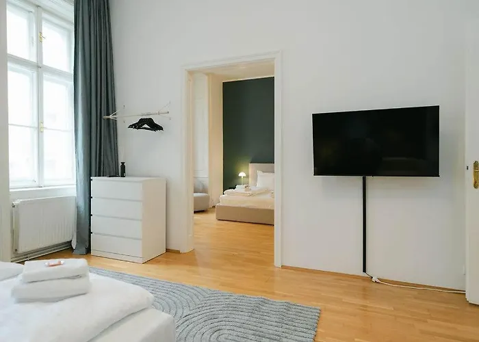 Cool 3br Close To Free Parking דירה